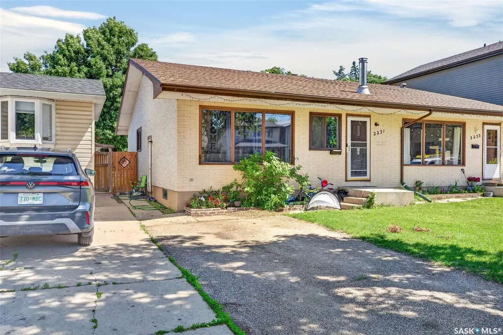 2231-2233 St Andrews Avenue Saskatoon SK S7M 0M4