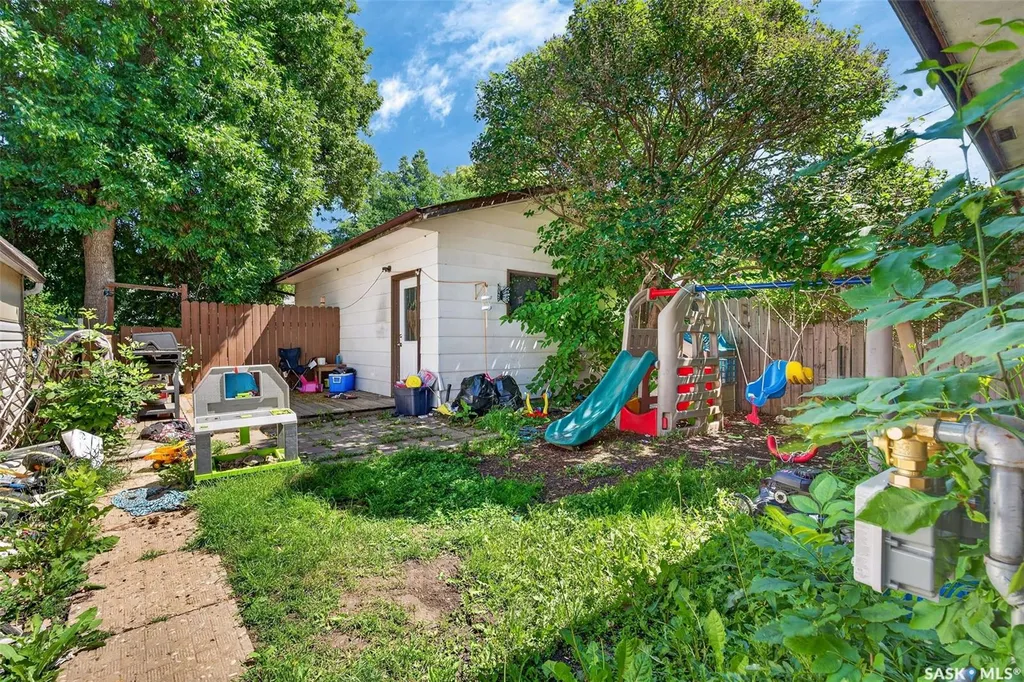 2231-2233 St Andrews Avenue Saskatoon SK S7M 0M4