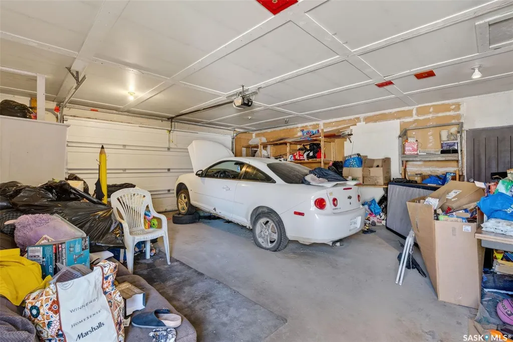 2231-2233 St Andrews Avenue Saskatoon SK S7M 0M4