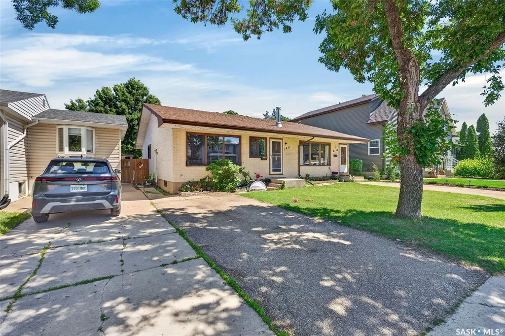 2231-2233 St Andrews Avenue Saskatoon SK S7M 0M4