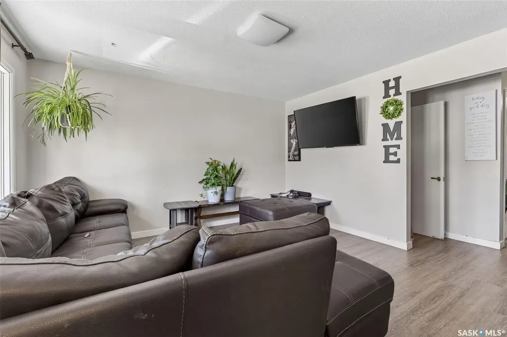 2231-2233 St Andrews Avenue Saskatoon SK S7M 0M4