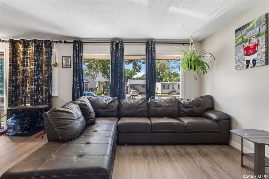 2231-2233 St Andrews Avenue Saskatoon SK S7M 0M4