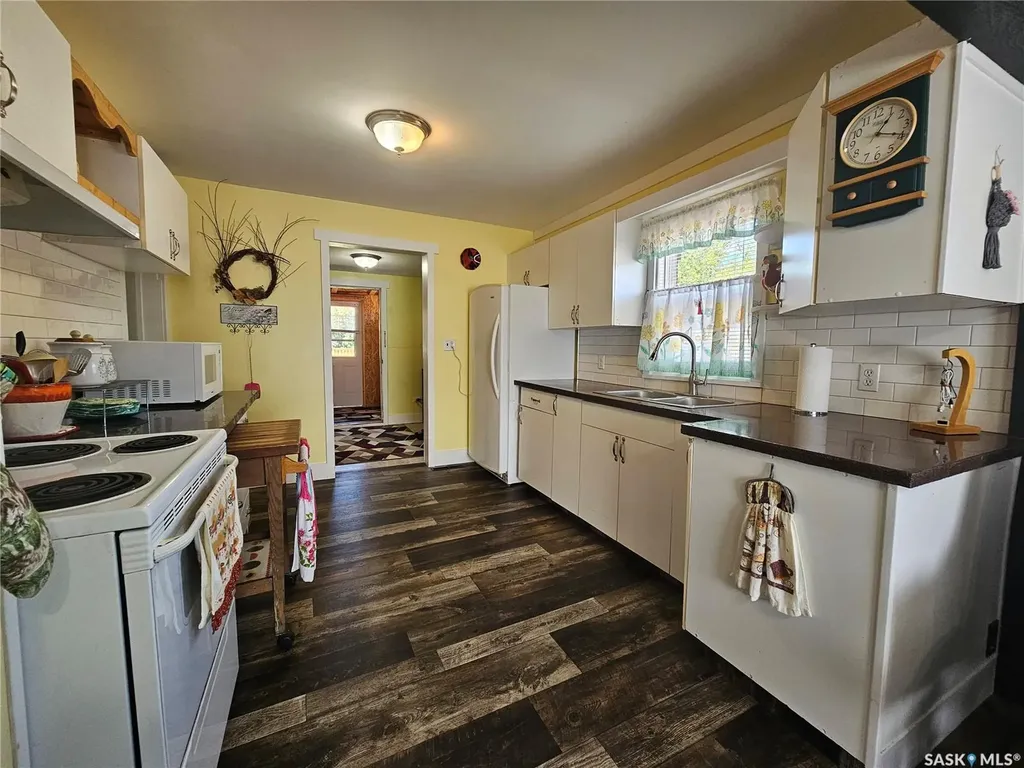 201 Main Street Glaslyn SK S0M 0Y0