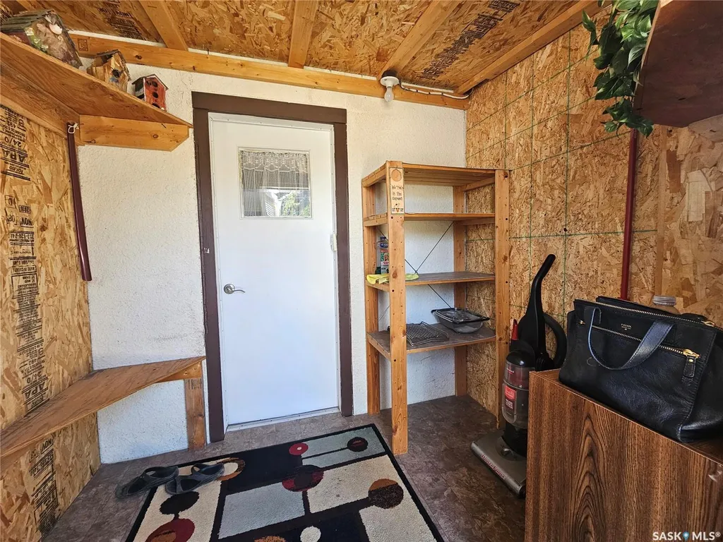 201 Main Street Glaslyn SK S0M 0Y0