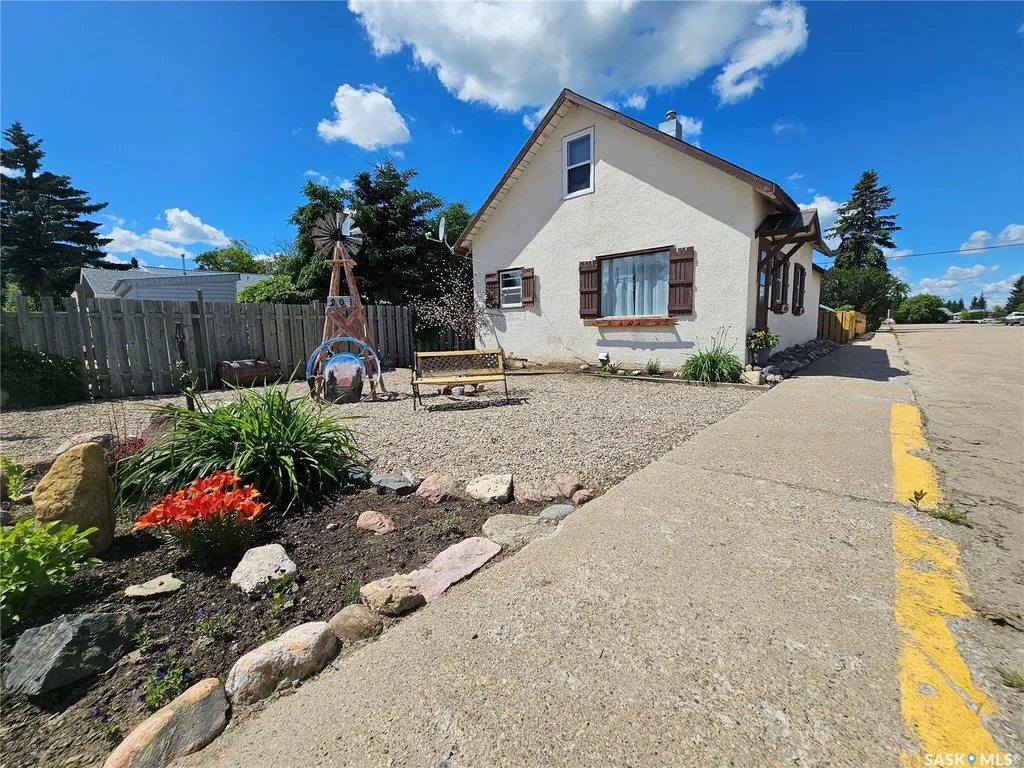 201 Main Street Glaslyn SK S0M 0Y0