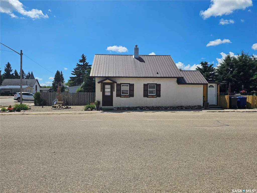 201 Main Street Glaslyn SK S0M 0Y0