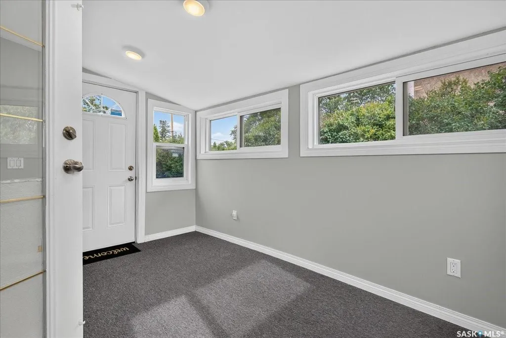276 Halifax Street Regina SK S4R 1S8