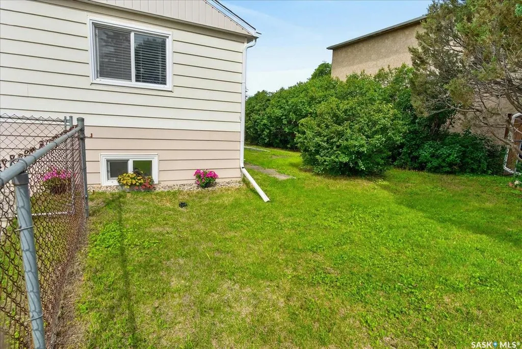 276 Halifax Street Regina SK S4R 1S8