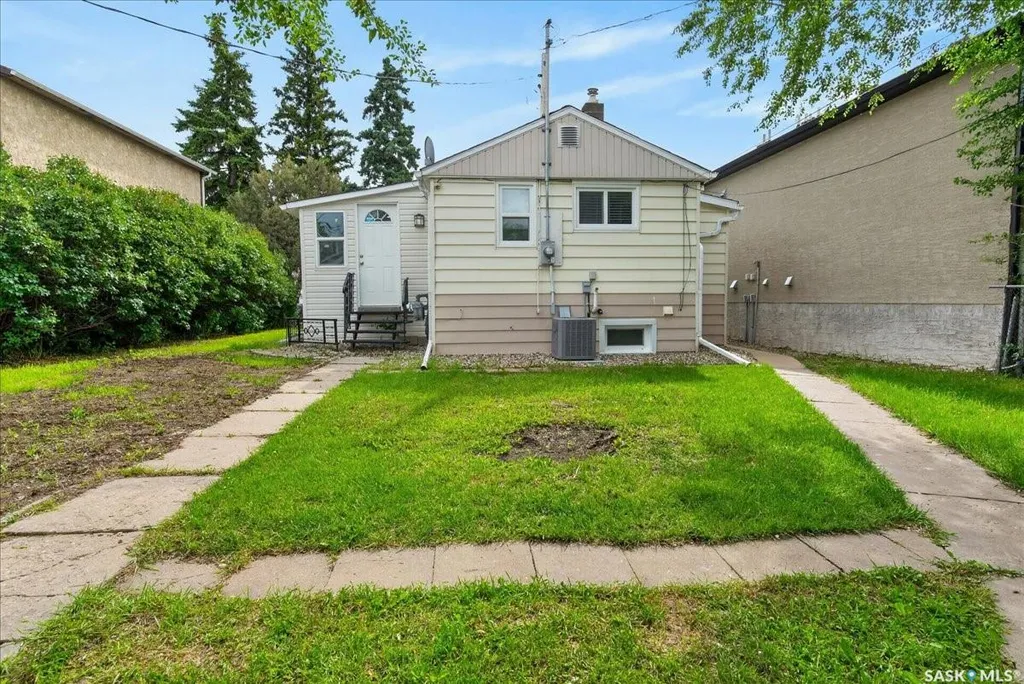 276 Halifax Street Regina SK S4R 1S8