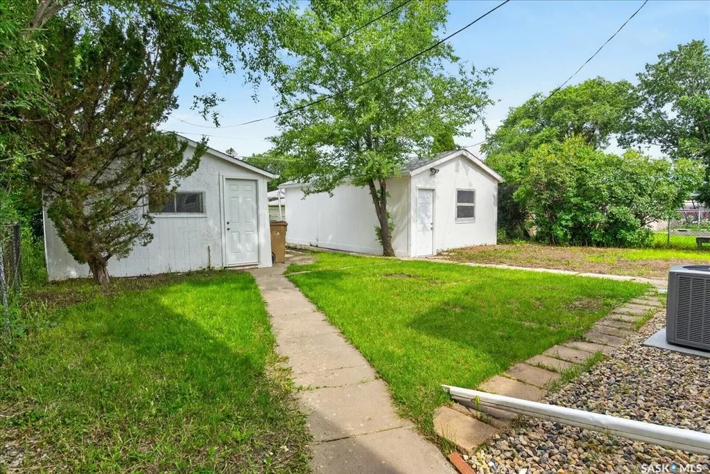 276 Halifax Street Regina SK S4R 1S8