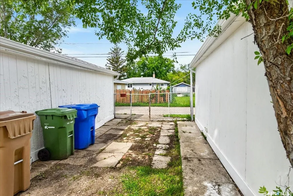 276 Halifax Street Regina SK S4R 1S8