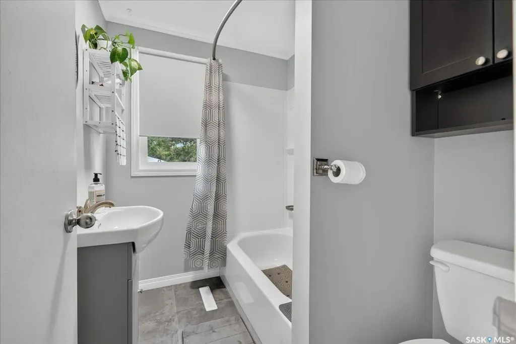 276 Halifax Street Regina SK S4R 1S8