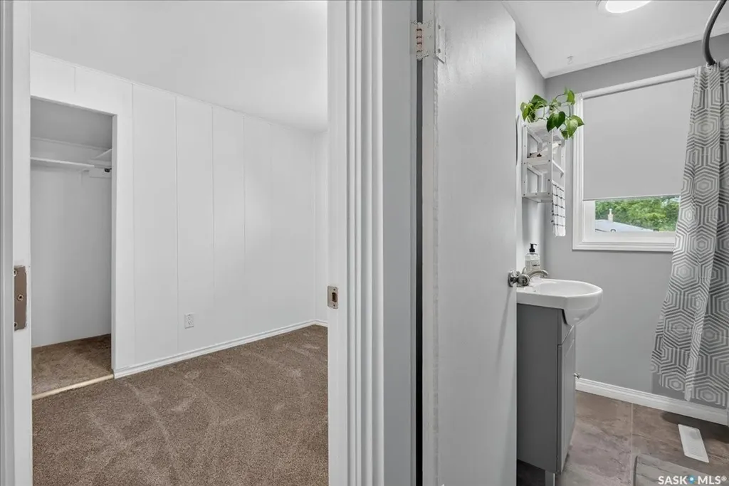 276 Halifax Street Regina SK S4R 1S8