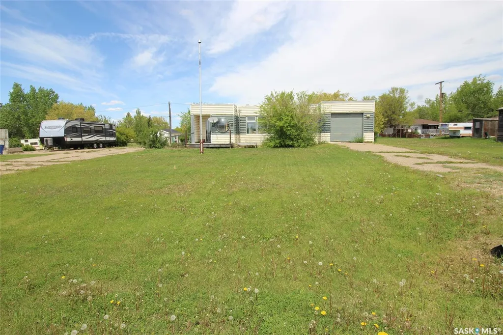 303 1st Avenue W Climax SK S0N 0N0