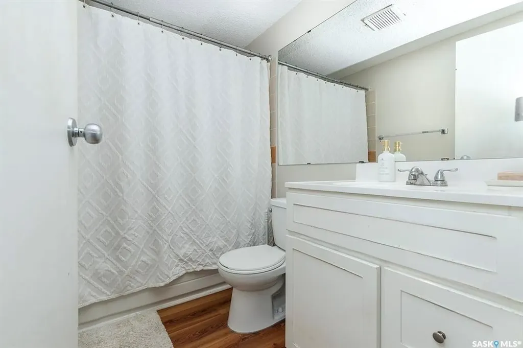423 Tait Court Saskatoon SK S7H 5L3