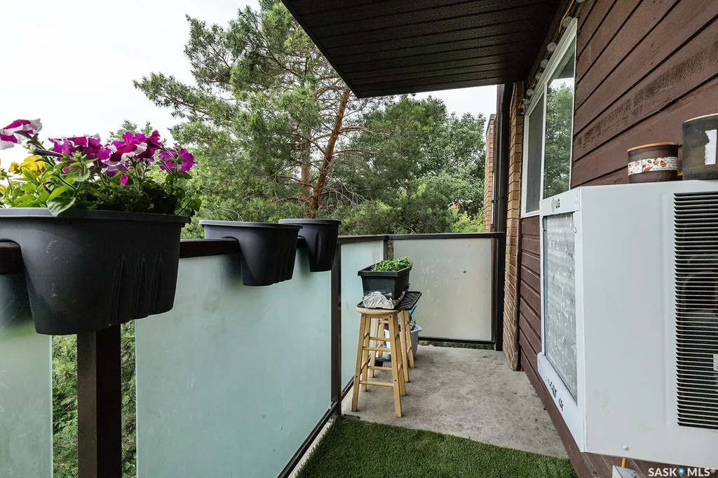 423 Tait Court Saskatoon SK S7H 5L3