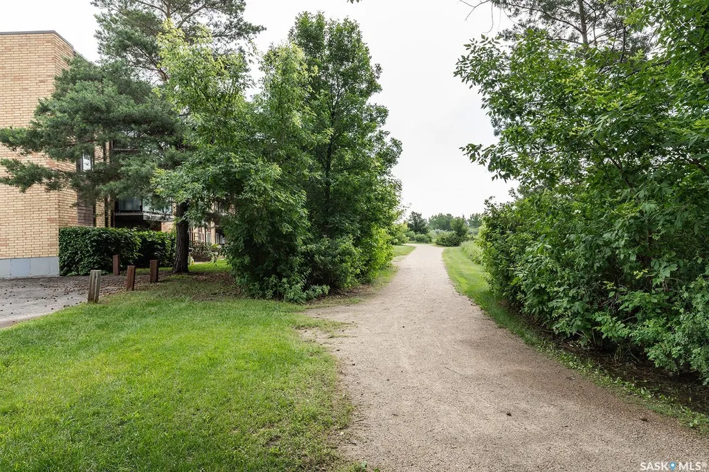 423 Tait Court Saskatoon SK S7H 5L3