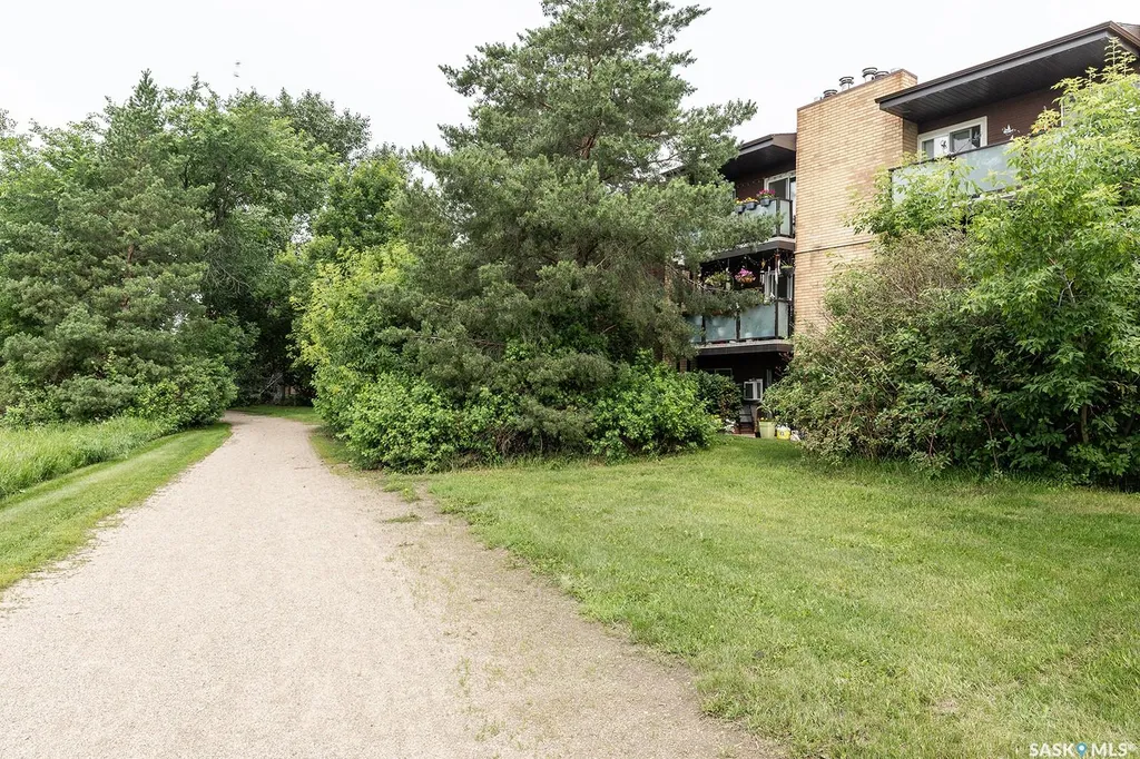 423 Tait Court Saskatoon SK S7H 5L3