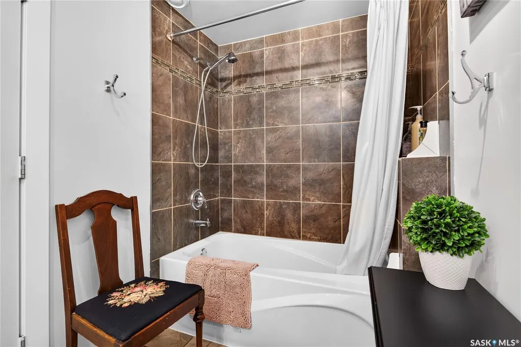 2202 Arens Road E Regina SK S4V 1G3