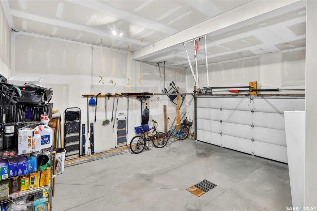 2202 Arens Road E Regina SK S4V 1G3