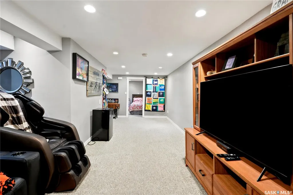 52 Tucker Crescent Saskatoon SK S7H 3H5