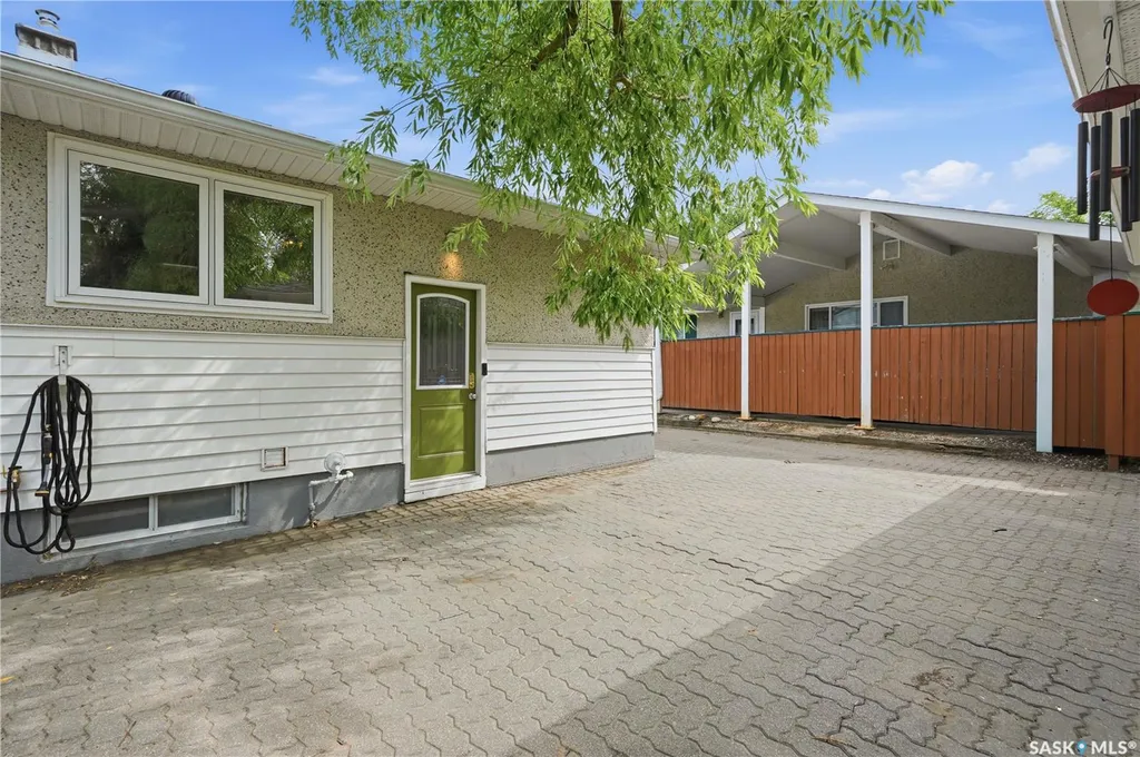 52 Tucker Crescent Saskatoon SK S7H 3H5