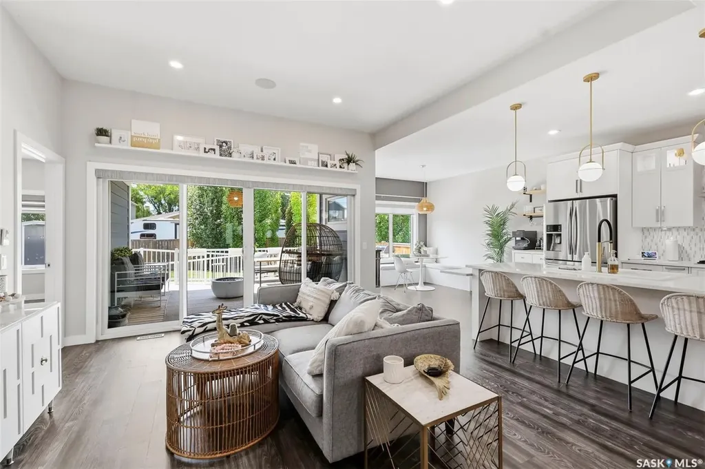 1521 10th Avenue N Saskatoon SK S7K 3A7
