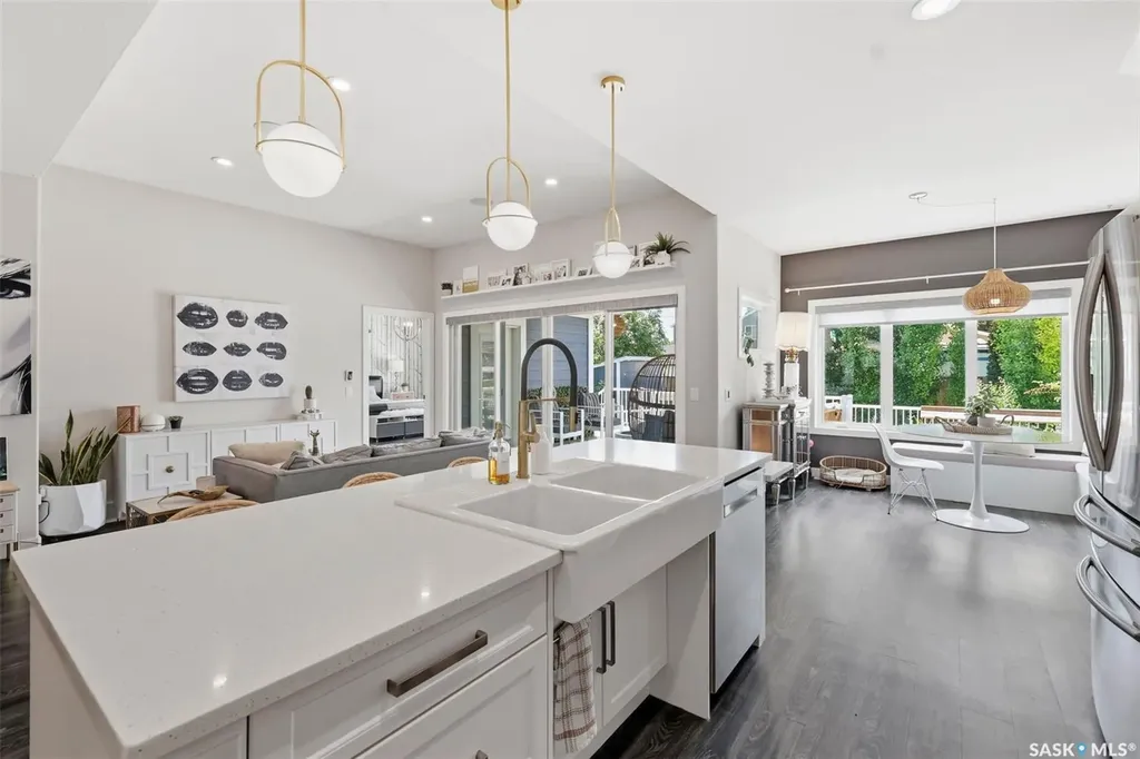 1521 10th Avenue N Saskatoon SK S7K 3A7
