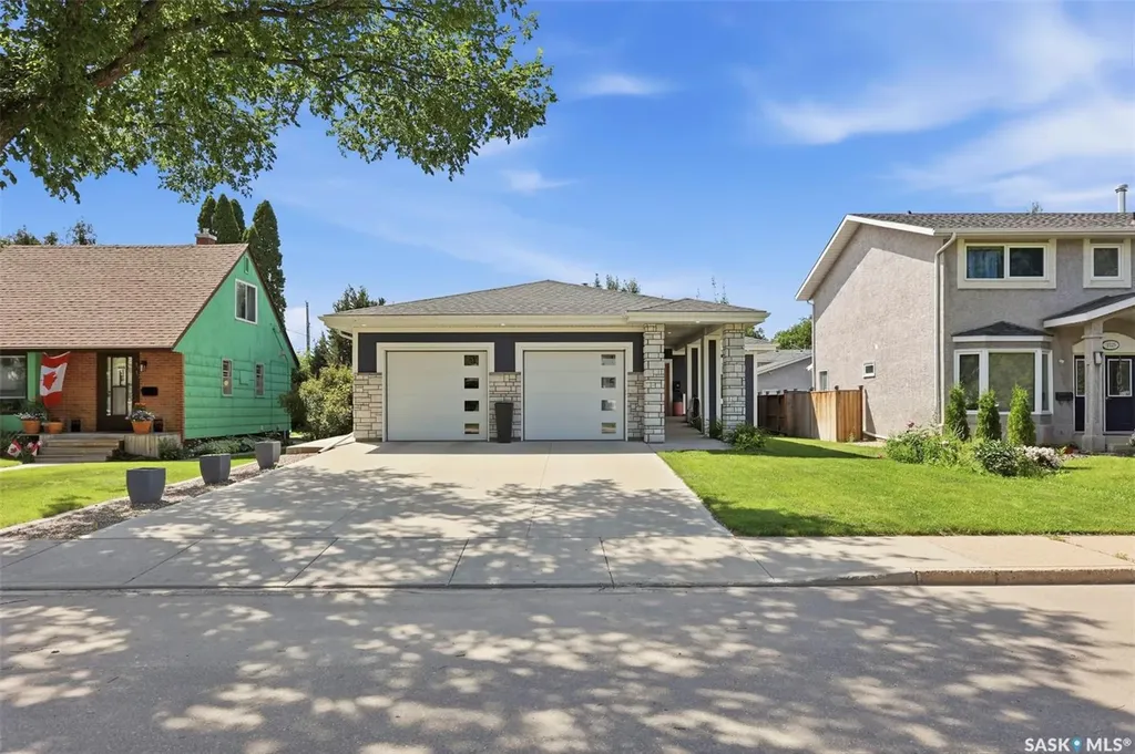 1521 10th Avenue N Saskatoon SK S7K 3A7