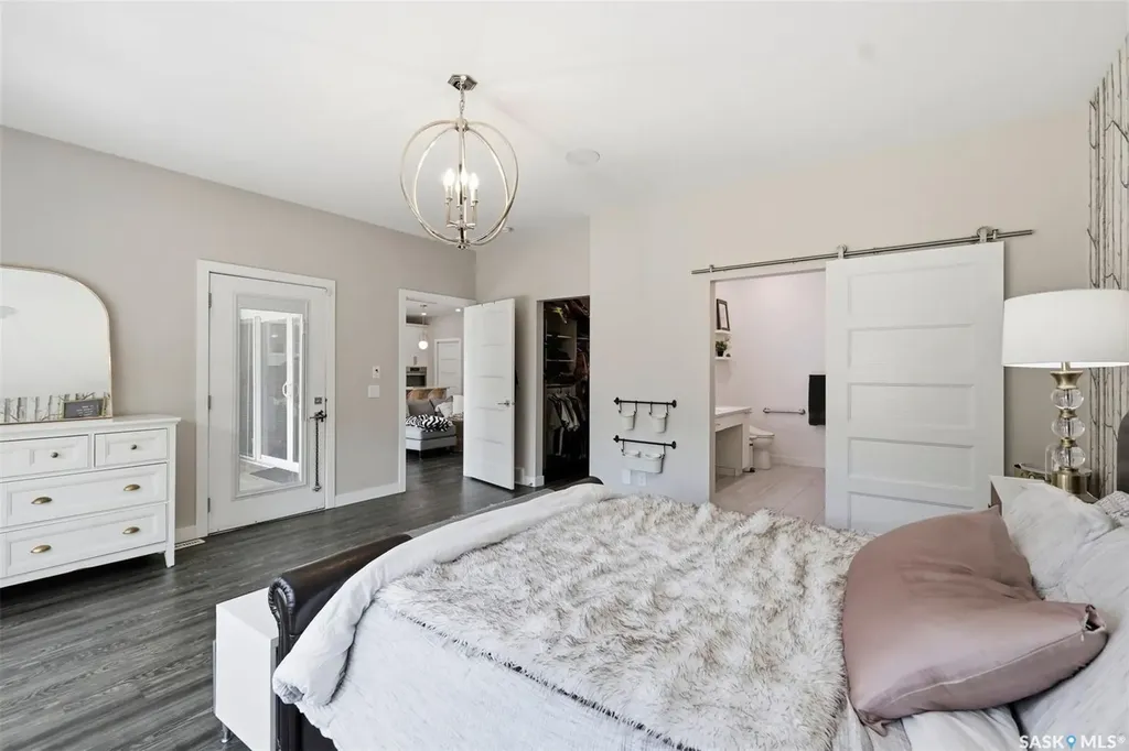 1521 10th Avenue N Saskatoon SK S7K 3A7