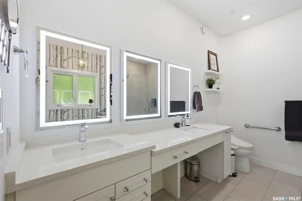1521 10th Avenue N Saskatoon SK S7K 3A7