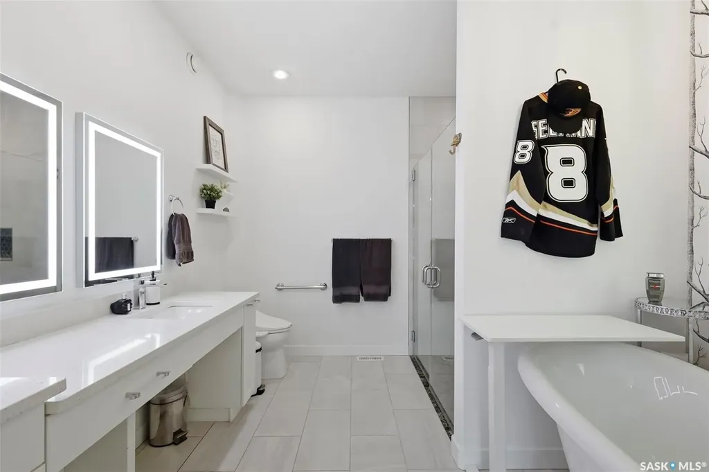 1521 10th Avenue N Saskatoon SK S7K 3A7