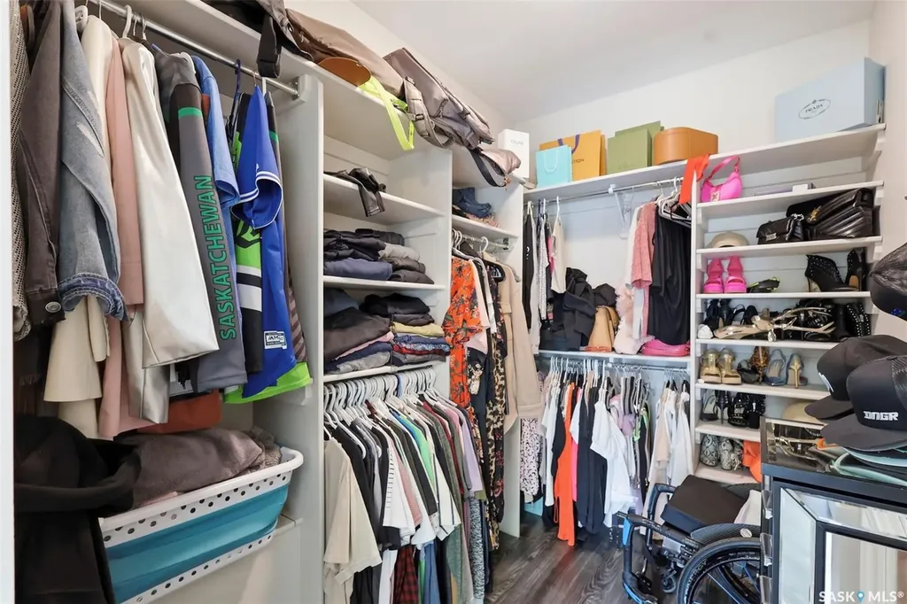 1521 10th Avenue N Saskatoon SK S7K 3A7