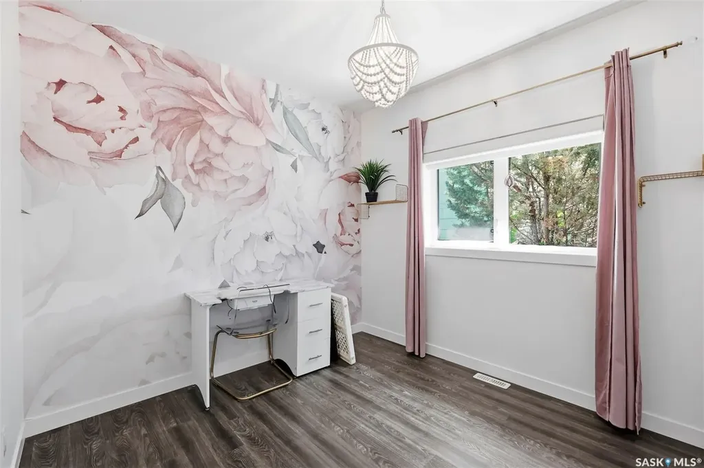 1521 10th Avenue N Saskatoon SK S7K 3A7