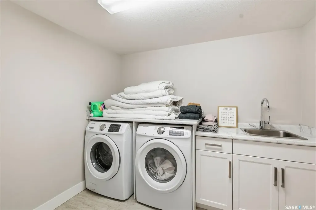 1521 10th Avenue N Saskatoon SK S7K 3A7
