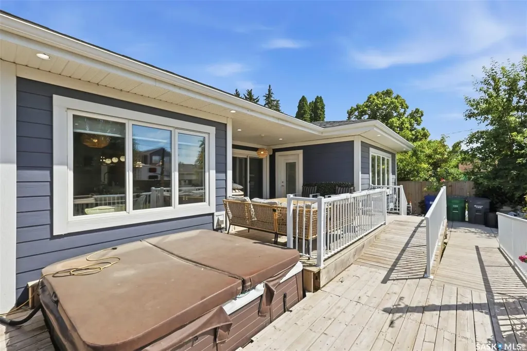 1521 10th Avenue N Saskatoon SK S7K 3A7