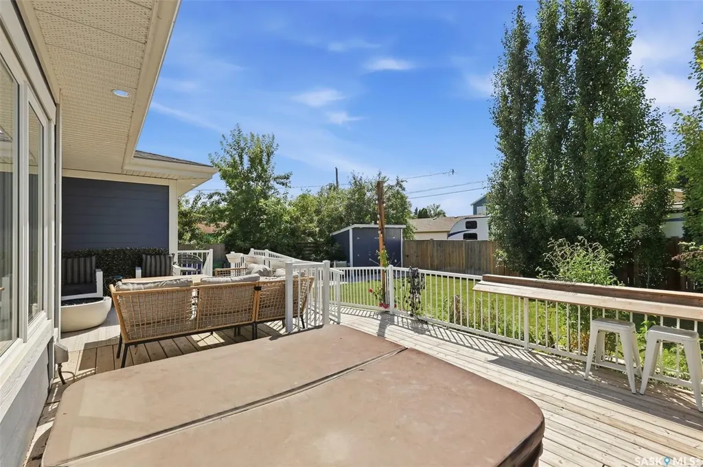 1521 10th Avenue N Saskatoon SK S7K 3A7