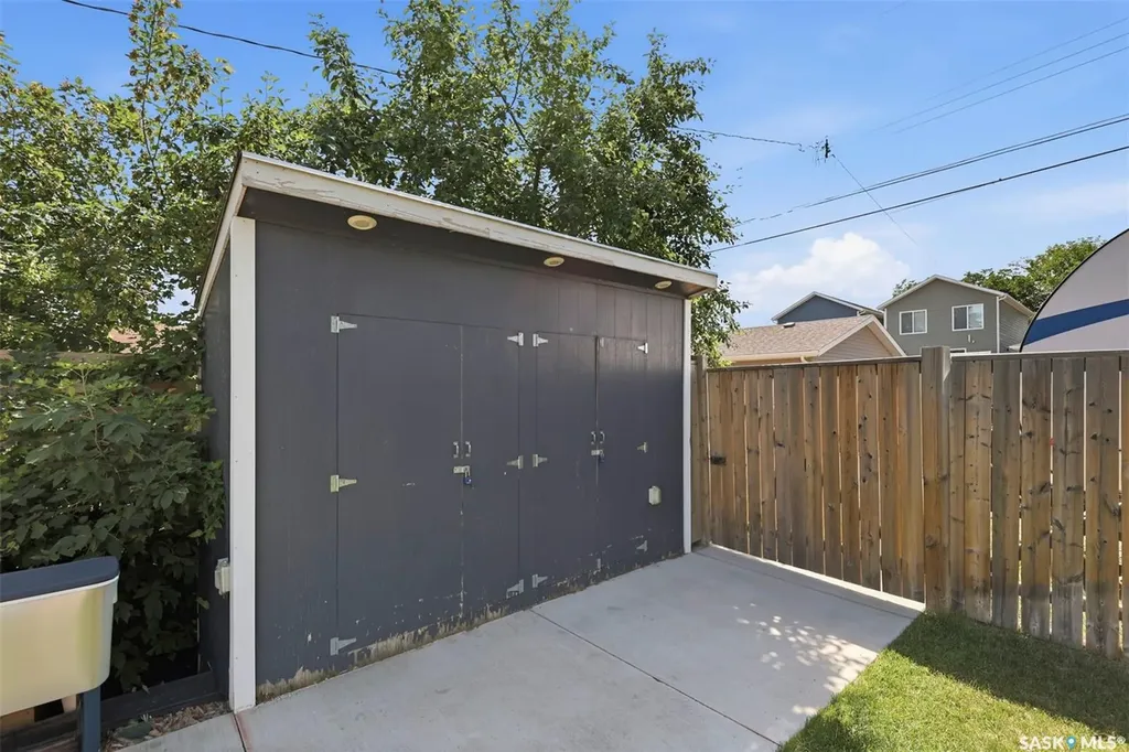 1521 10th Avenue N Saskatoon SK S7K 3A7