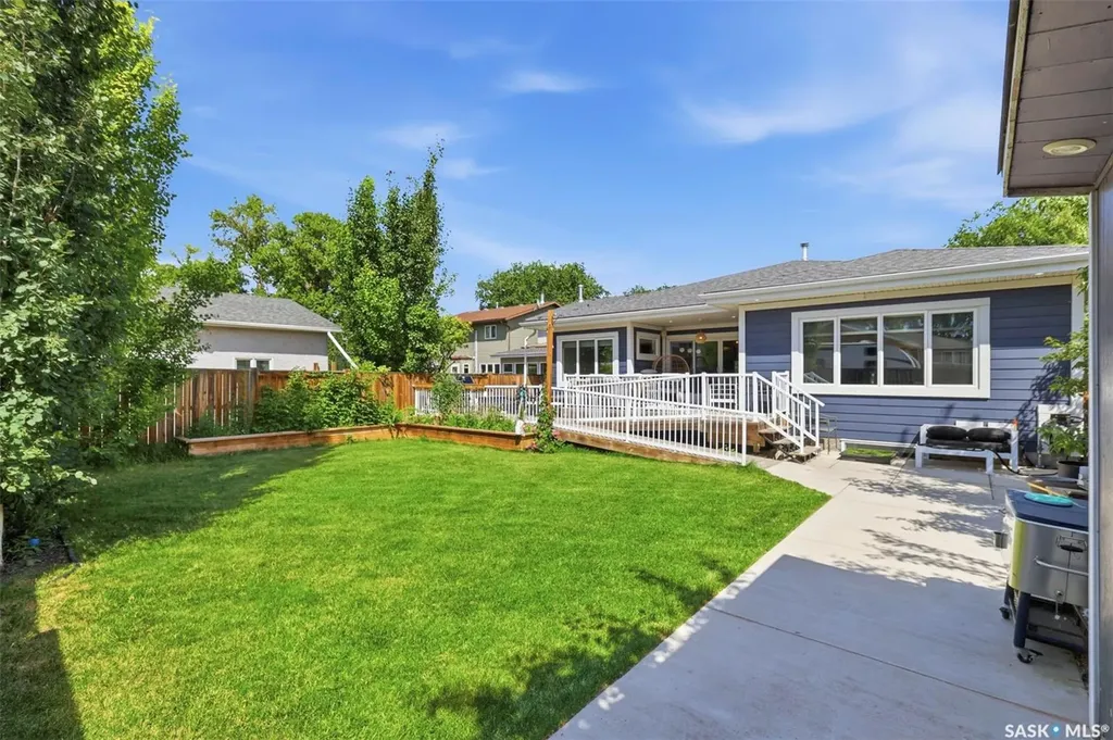 1521 10th Avenue N Saskatoon SK S7K 3A7