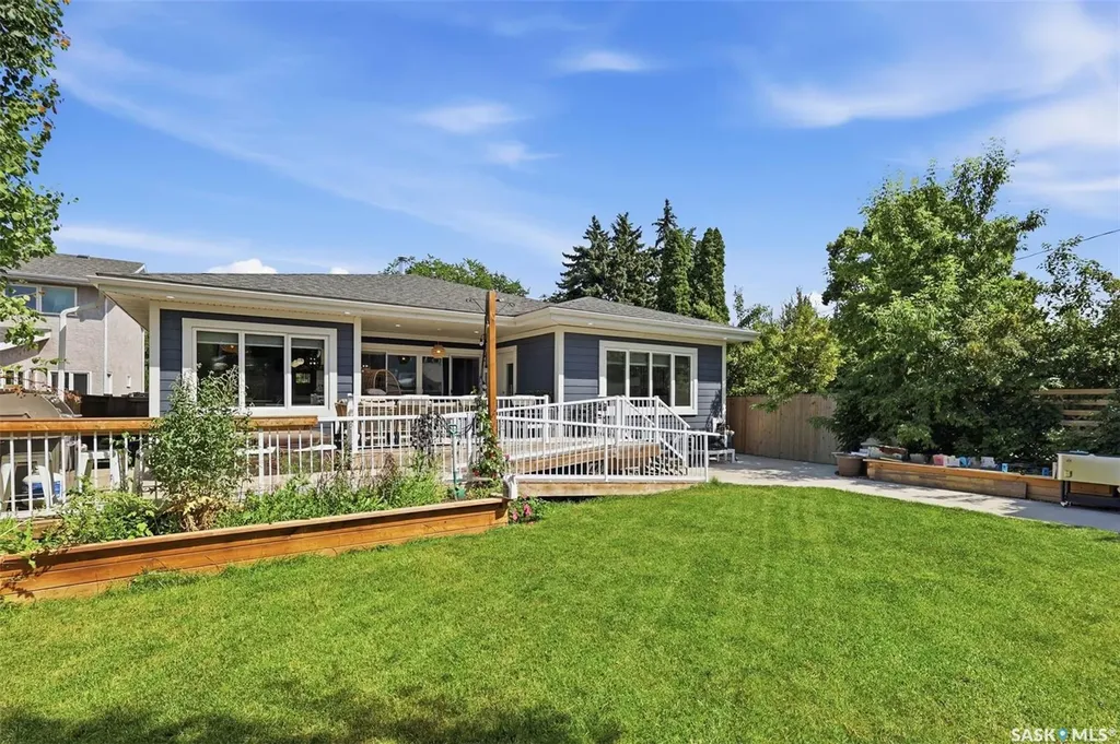 1521 10th Avenue N Saskatoon SK S7K 3A7
