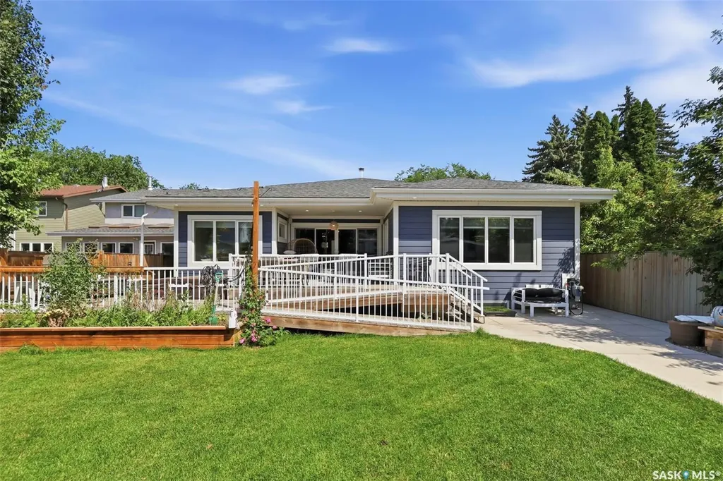 1521 10th Avenue N Saskatoon SK S7K 3A7
