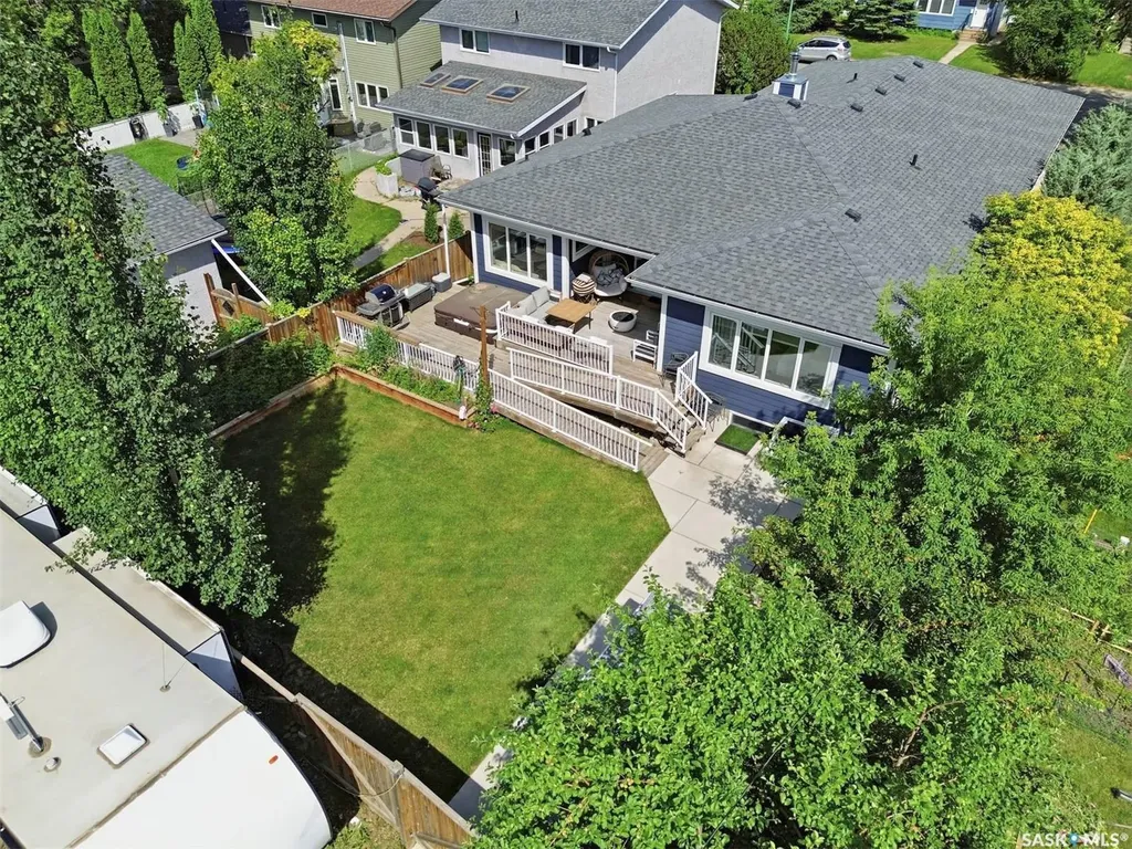 1521 10th Avenue N Saskatoon SK S7K 3A7