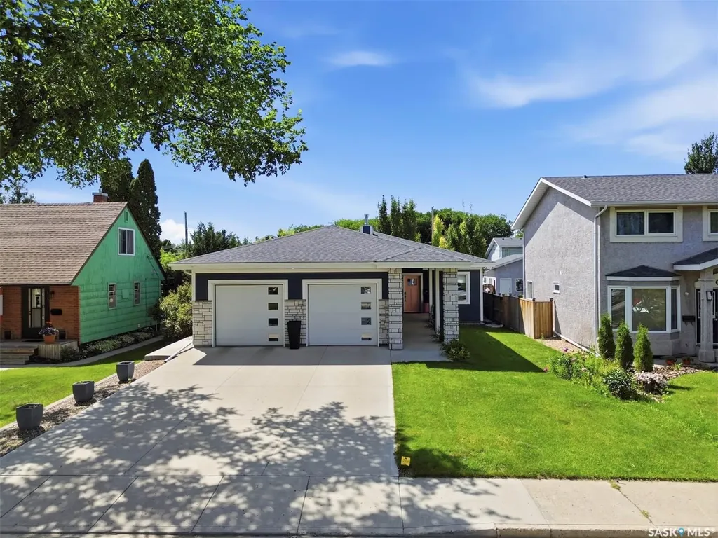 1521 10th Avenue N Saskatoon SK S7K 3A7