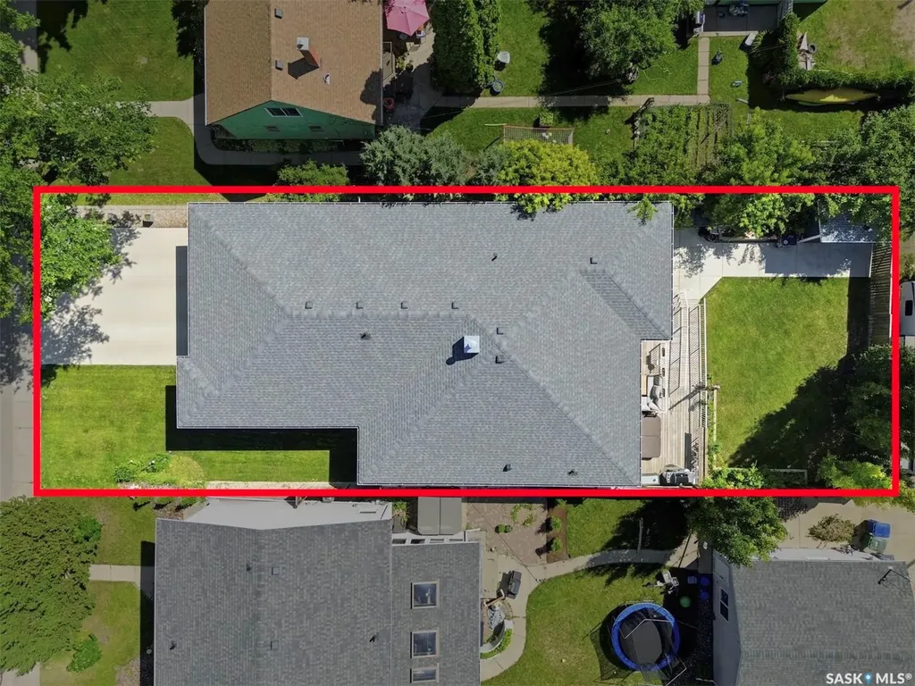 1521 10th Avenue N Saskatoon SK S7K 3A7