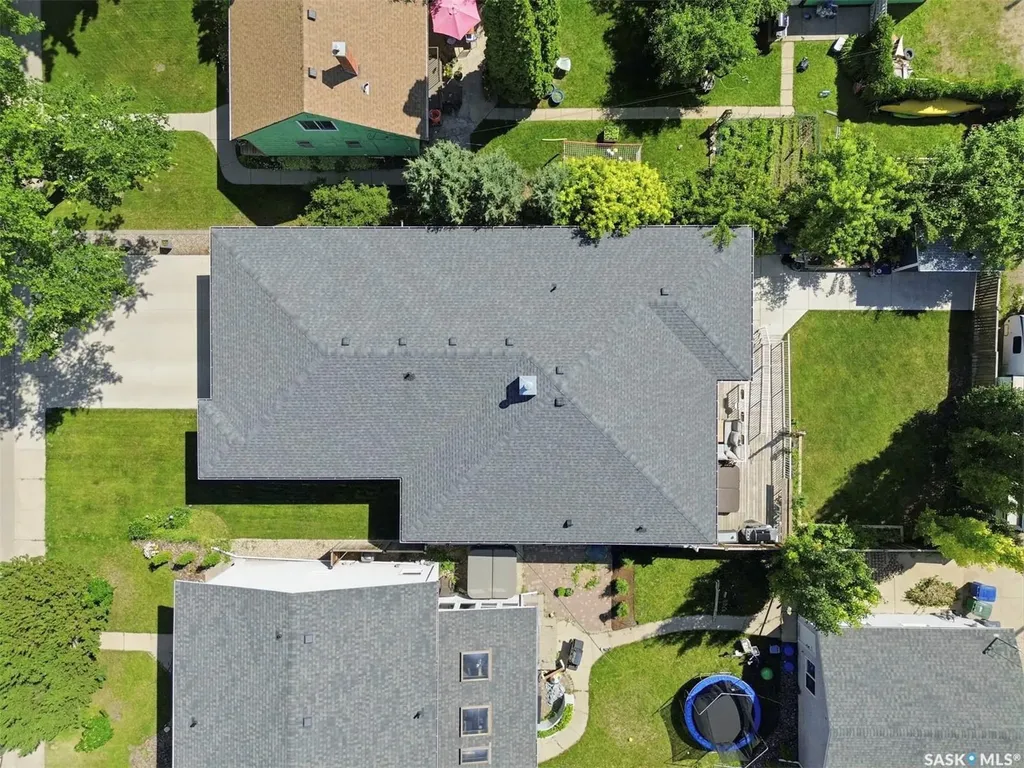 1521 10th Avenue N Saskatoon SK S7K 3A7
