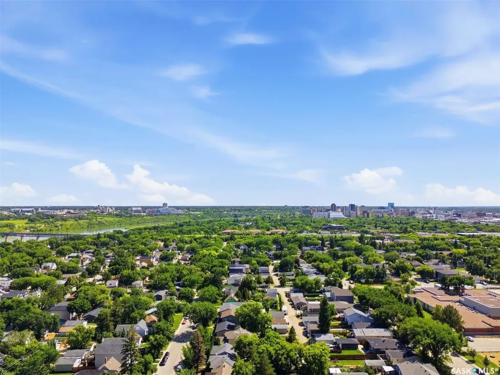 1521 10th Avenue N Saskatoon SK S7K 3A7