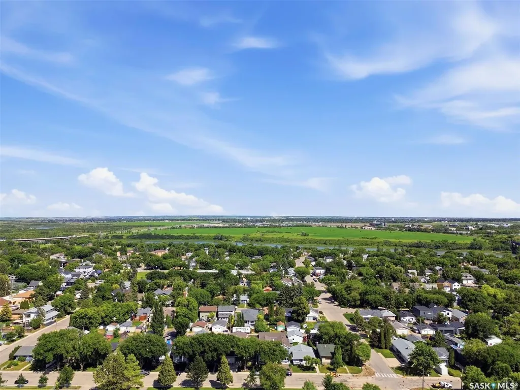 1521 10th Avenue N Saskatoon SK S7K 3A7