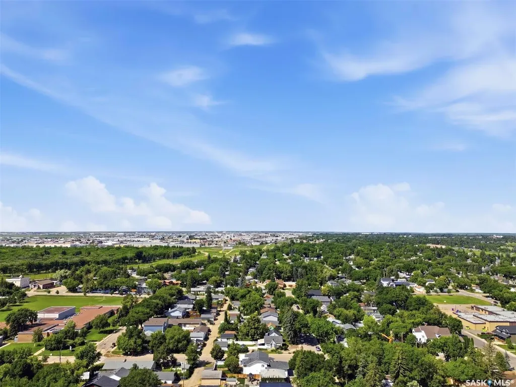 1521 10th Avenue N Saskatoon SK S7K 3A7