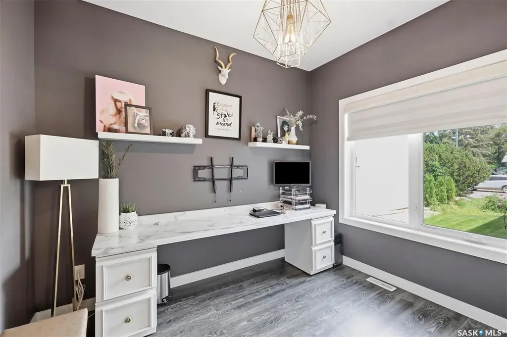 1521 10th Avenue N Saskatoon SK S7K 3A7