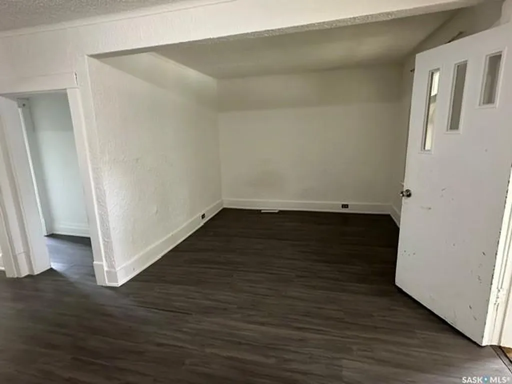 1447 Elphinstone Street Regina SK S4T 3M7